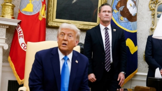 Vì sao ông Trump bất ngờ cải tổ nhân sự an ninh cấp cao?