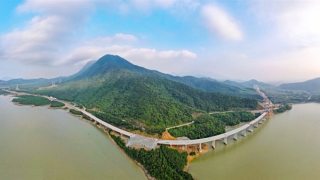 "Khoét núi, ngủ hầm" trên công trường trọng điểm quốc gia