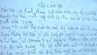 CSGT đưa cháu bé 5 tuổi bị cuốn chân vào bánh xe đạp đi cấp cứu