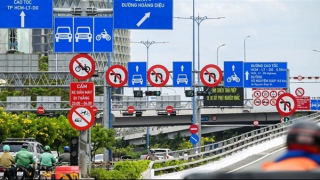 Bộ Xây dựng chỉ đạo chấn chỉnh tình trạng “hoa mắt vì biển báo, đèn tín hiệu”