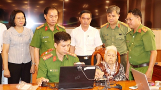 Công an Bạc Liêu thu nhận mẫu ADN thân nhân liệt sĩ chưa xác định danh tính