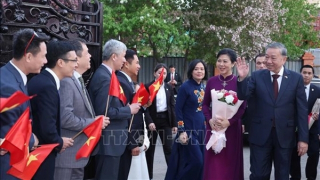 Tổng Bí thư Tô Lâm gặp gỡ cán bộ Đại sứ quán và cộng đồng người Việt Nam tại Kazakhstan