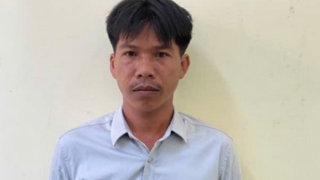 Bị xe tải gây bụi, gã thanh niên bắn tài xế trọng thương