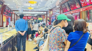 Giá vàng lên "chót vót", tiềm ẩn nhiều rủi ro với người mua