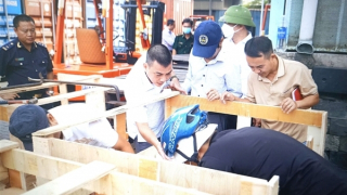 Phát hiện container chứa hơn 250.000 bao thuốc lá không khai báo thủ tục