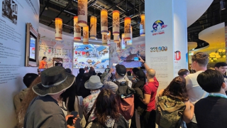 Khách Nhật xếp hàng dài vào thăm Nhà Triển lãm Việt Nam tại EXPO 2025