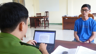 Nhân viên giao hàng tạo hiện trường giả để chiếm đoạt tiền của công ty