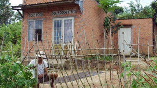 Hai cha con tử vong trong nhà có nhiều vật dụng bị cháy