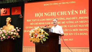 Học tập chuyên đề “CAND gương mẫu đi đầu, vững tin bước vào kỷ nguyên mới”