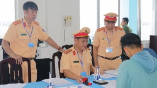 Công an tỉnh Đồng Tháp tổ chức sát hạch, cấp giấy phép lái xe