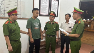 Bắt 2 đối tượng vi phạm quy định về nghiên cứu, thăm dò, khai thác tài nguyên