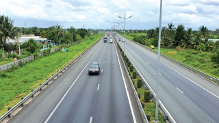 Cao tốc Bắc-Nam: Muốn thu phí nhưng nhiều dự án lại chậm tiến độ