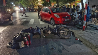 Triệu tập tài xế ô tô tông liên tiếp 6 xe máy rồi bỏ đi