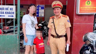 CSGT tìm người thân cho bé trai đi lạc