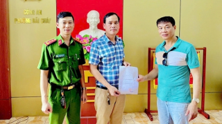 Công an giúp người dân nhận lại gần 500 triệu chuyển khoản nhầm