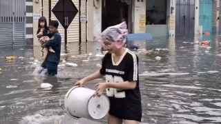 Cuộc sống đảo lộn sau cơn mưa lớn tại TP Hồ Chí Minh