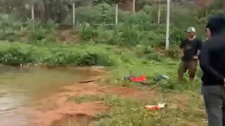 Rủ nhau ra ao tắm, 2 cháu nhỏ bị đuối nước