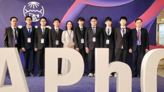 Cả 8 học sinh Việt Nam giành huy chương Olympic Vật lý Châu Á 2025