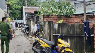 Ghen tuông mang xăng phóng hỏa phòng trọ khiến 2 người tử vong