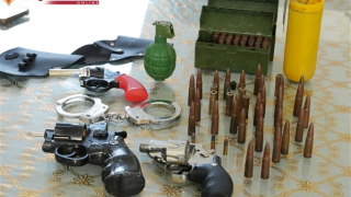 Triệt phá 2 băng nhóm, thu giữ nhiều vũ khí nóng và ma túy