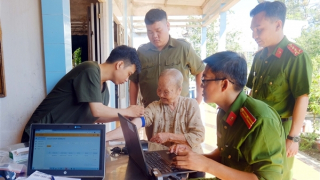 Thu nhận mẫu ADN cho thân nhân liệt sĩ tại Bến Tre