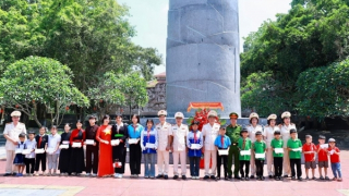 Công an hưu trí khối XDLL và Hội Cựu CAND tỉnh Ninh Bình về nguồn