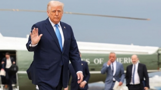 Ông Trump nói gì về việc được Qatar tặng máy bay siêu sang?