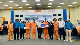 Tổng công ty Phát điện 1 thăm và tặng quà người lao động tại Công ty cổ phần Nhiệt điện Quảng Ninh