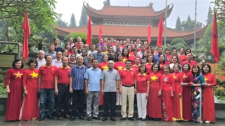 Công an hưu trí khối XDLL về nguồn tại ATK Định Hóa