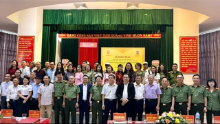 Khai mạc trại sáng tác văn học về đề tài “Vì an ninh Tổ quốc và bình yên cuộc sống” tại Ninh Bình