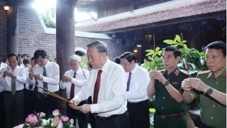 Tổng Bí thư Tô Lâm dâng hương tưởng nhớ Chủ tịch Hồ Chí Minh tại Nghệ An