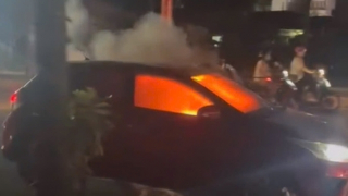 Truy tìm chủ sở hữu chiếc xe ô tô đâm xe máy rồi bốc cháy