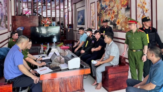 Khai thác cát, sỏi tại lòng sông Chảy bán kiếm lời