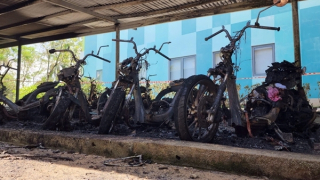 Nhiều xe máy tại Trường quốc tế IEC Quảng Ngãi bị thiêu rụi giữa trưa