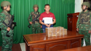 "Ôm" 38 bánh heroin từ Lào về Việt Nam