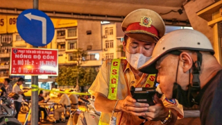 Hè về, CSGT tăng cường kiểm soát nồng độ cồn