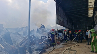 Khống chế đám cháy xưởng gỗ quy mô lớn ở Bảo Lộc