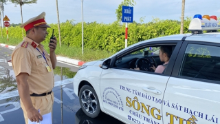 Công an tỉnh Tiền Giang và Cà Mau tổ chức kỳ sát hạch cấp phép lái xe ô tô