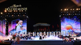 Chương trình nghệ thuật “Người là Hồ Chí Minh”:  Tự hào, thiêng liêng và xúc động