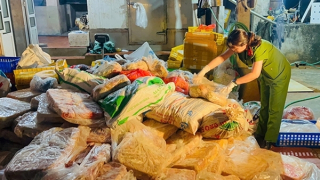 Liên tiếp thu giữ thực phẩm bẩn: Cần làm rõ trách nhiệm của cơ quan quản lý