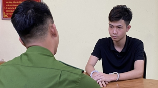 Bắt giữ khẩn cấp đối tượng đánh người nước ngoài trên phố Bùi Viện