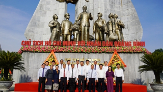 Tỉnh Quảng Bình và Bô-Ly-Khăm-Xay (Lào) tưởng niệm Bác Hồ và các anh hùng liệt sĩ