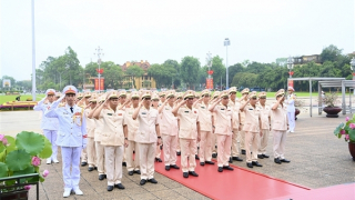 Đoàn đại biểu Đảng ủy Công an Trung ương, Bộ Công an vào Lăng viếng Chủ tịch Hồ Chí Minh