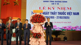 Vượt qua những khó khăn để chăm lo sức khoẻ nhân dân