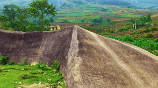 Đi tìm cội nguồn bãi đá cổ Sa Pa