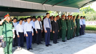 An táng 17 hài cốt liệt sĩ quân tình nguyện và chuyên gia Việt Nam hy sinh tại Lào