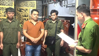 Tạm giữ Chủ tịch UBND phường và 5 đối tượng về hành vi môi giới và nhận hối lộ