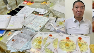 Khởi tố 4 đối tượng làm giả tài liệu để khai thác, vận chuyển cát trái phép