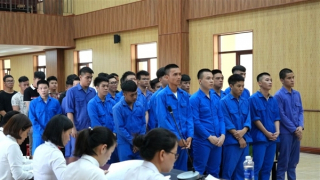 Tụ tập dùng hung khí đánh nhau, phá hủy tài sản, 35 thanh thiếu niên lãnh án