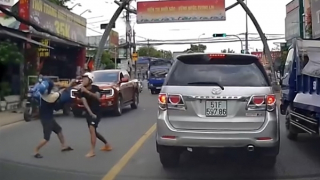 Truy xét các đối tượng dừng xe giữa đường xông vào đánh nhau